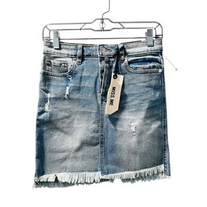 Miss Me NWT Med Wash Blue Denim Jean Skirt Size 26 Mini Button Fly Fray Hem